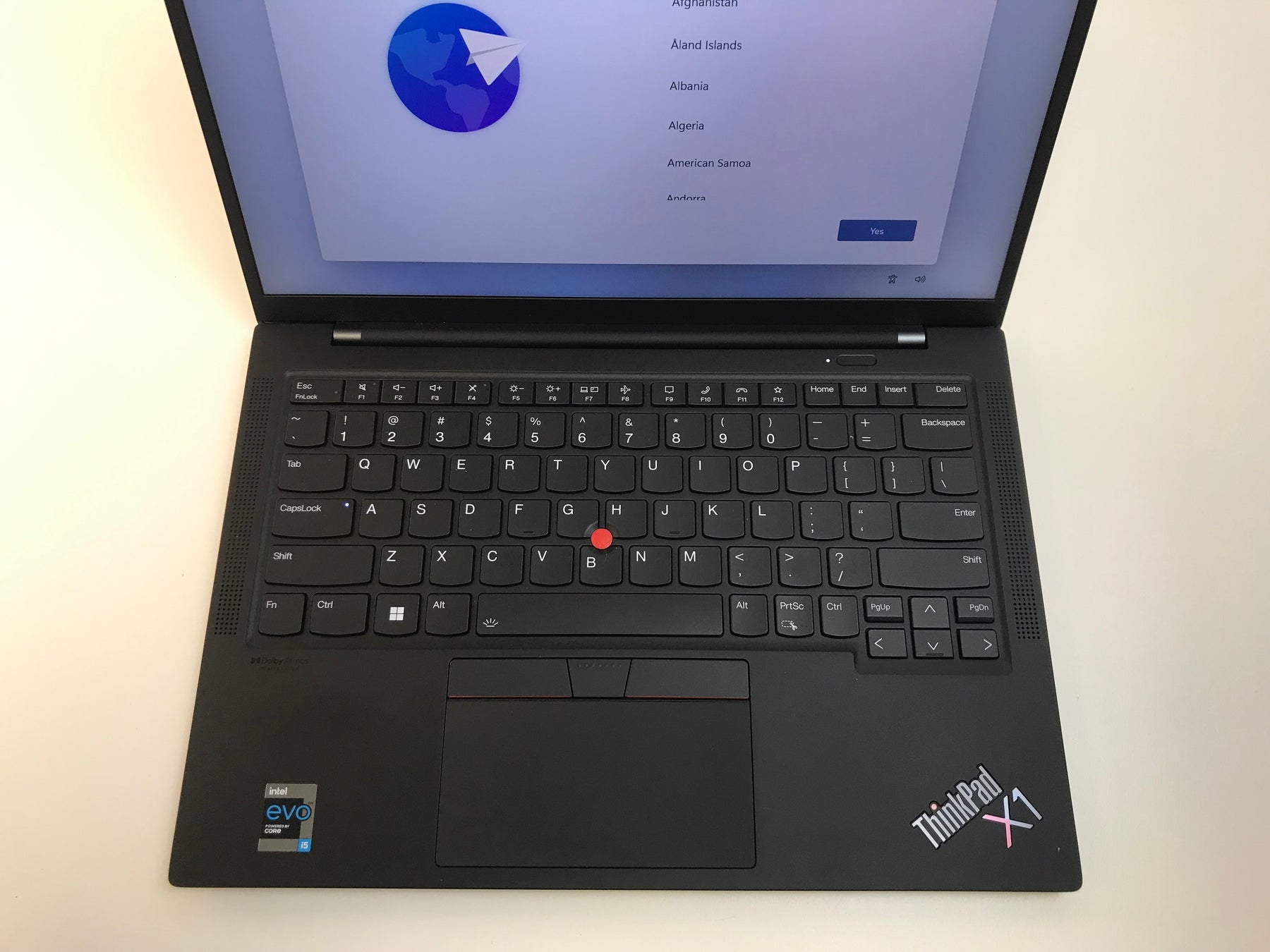 Lenovo ThinkPad X1 Carbon G9 20XW004QUS 14" Ultrabook - i5, 8GB RAM, 256GB SSD