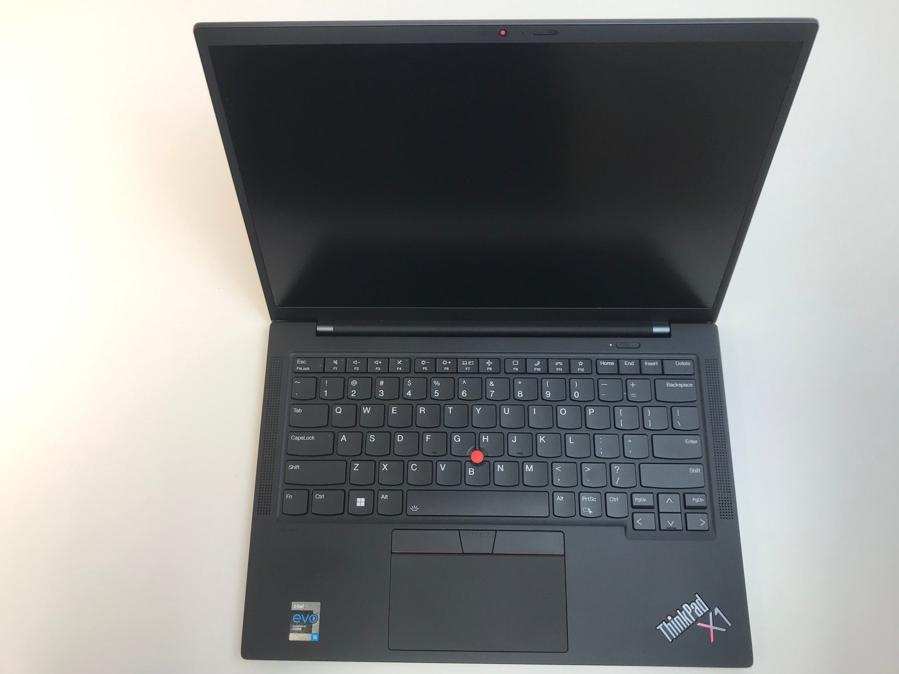 Lenovo ThinkPad X1 Carbon G9 20XW004QUS 14" Ultrabook - i5, 8GB RAM, 256GB SSD