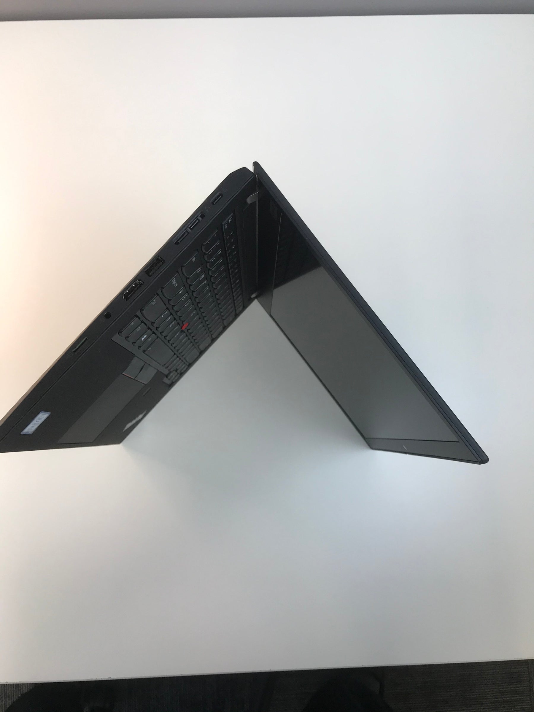 Lenovo ThinkPad P43s 20RH000MUS 14" Notebook WS - i7 - 32GB RAM - 512GB SSD