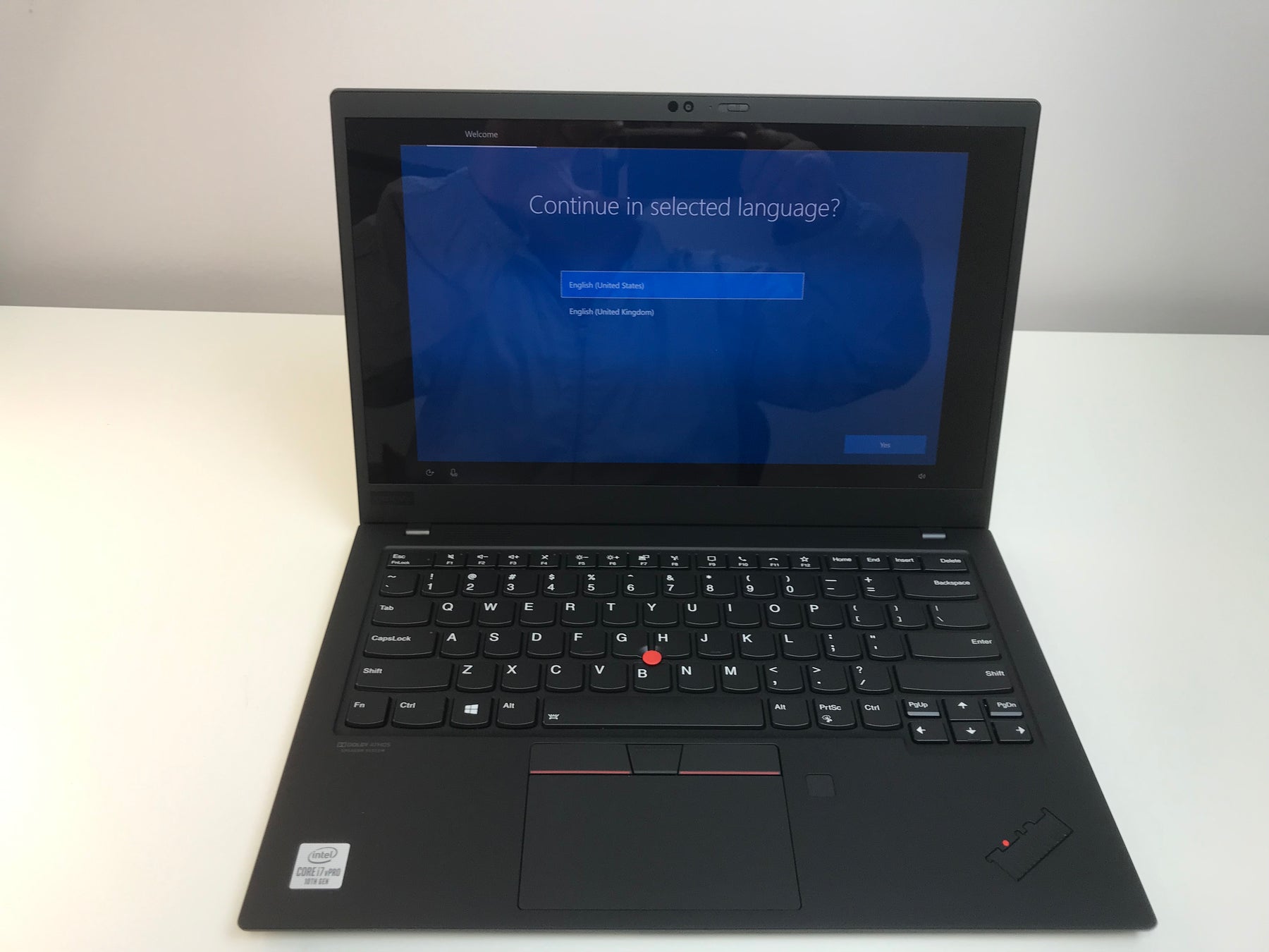 Lenovo Thinkpad X1 Carbon G8 20U9005PUS 14" Notebook - i7 - 16GB RAM - 1TB SSD